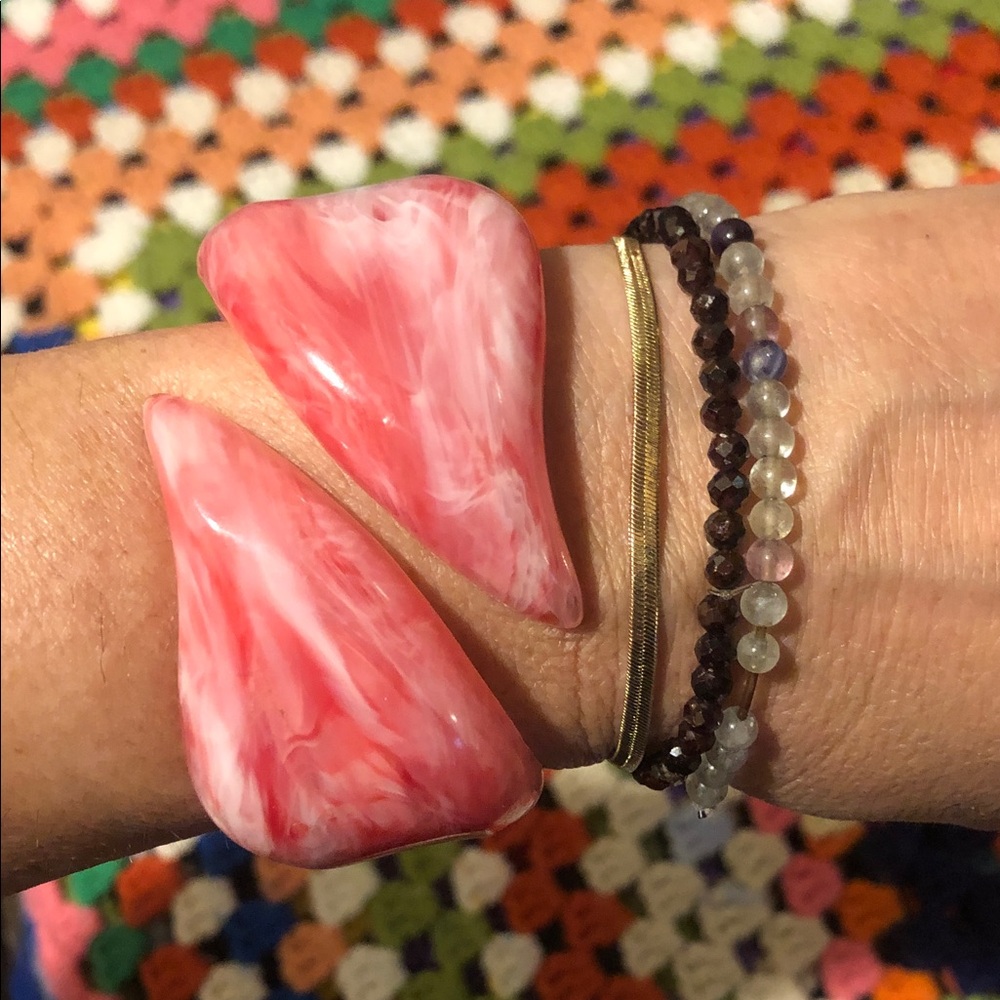 🌸Vintage Pink Plastic cuff bracelet